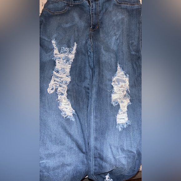 Super distressed jeans !!! 2 in medium wash and 1 in light wash - Picture 3 of 8